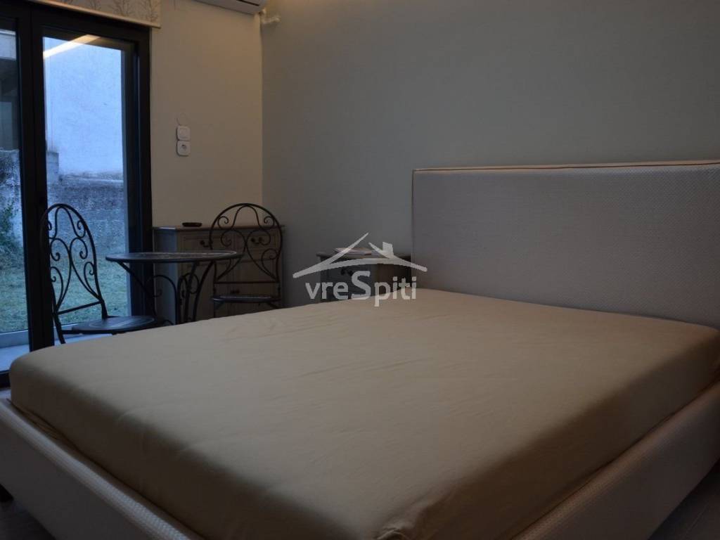 ΕΣΩΤΕΡΙΚΗ ΑΠΟΨΗ - ΕΠΙΠΛΩΣΗ