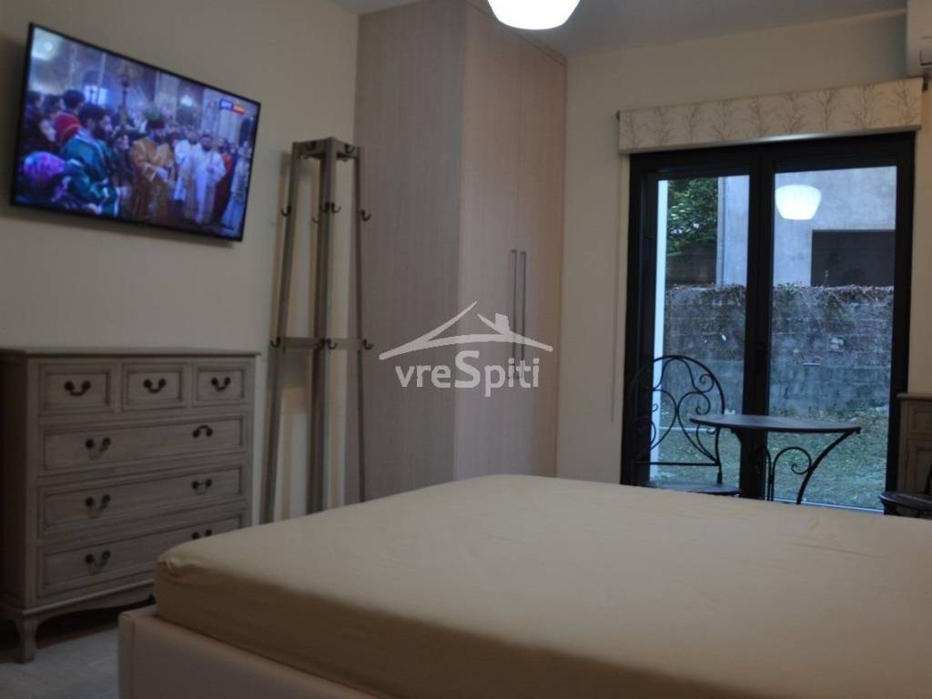 ΕΣΩΤΕΡΙΚΗ ΑΠΟΨΗ - ΕΠΙΠΛΩΣΗ