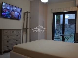 ΕΣΩΤΕΡΙΚΗ ΑΠΟΨΗ - ΕΠΙΠΛΩΣΗ