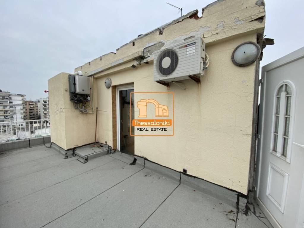 Ντεπώ, Στούντιο, 34 τ.μ.