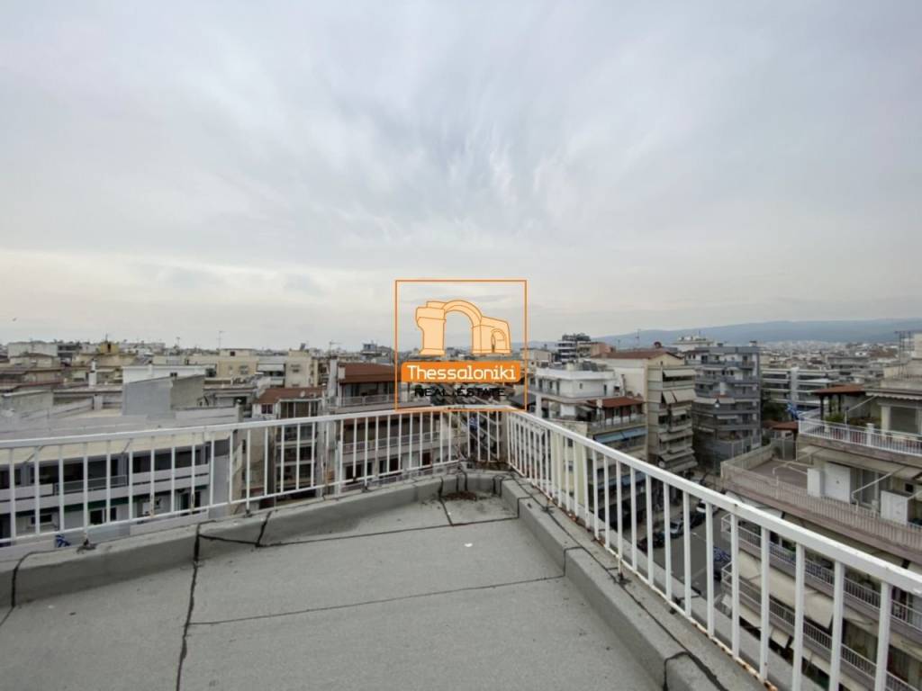 Ντεπώ, Στούντιο, 34 τ.μ.