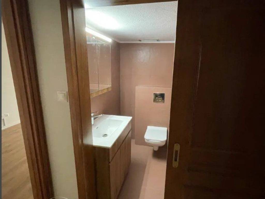 Forumland Real Estate, Μπάνιο