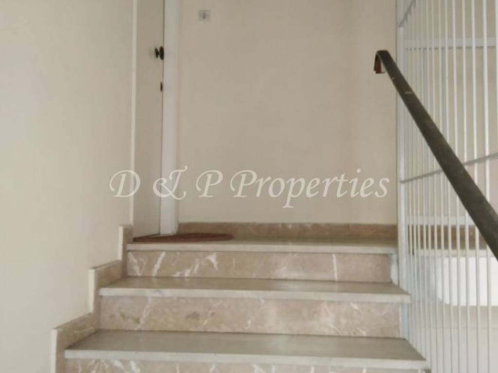 Σκάλα προς 2ο όροφο