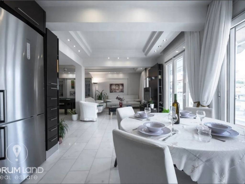 Forumland Real Estate, Εσωτερική όψη