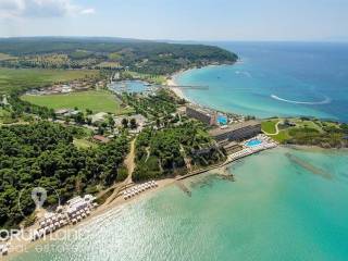 Forumland Real Estate, Σάνη συγκρότημα