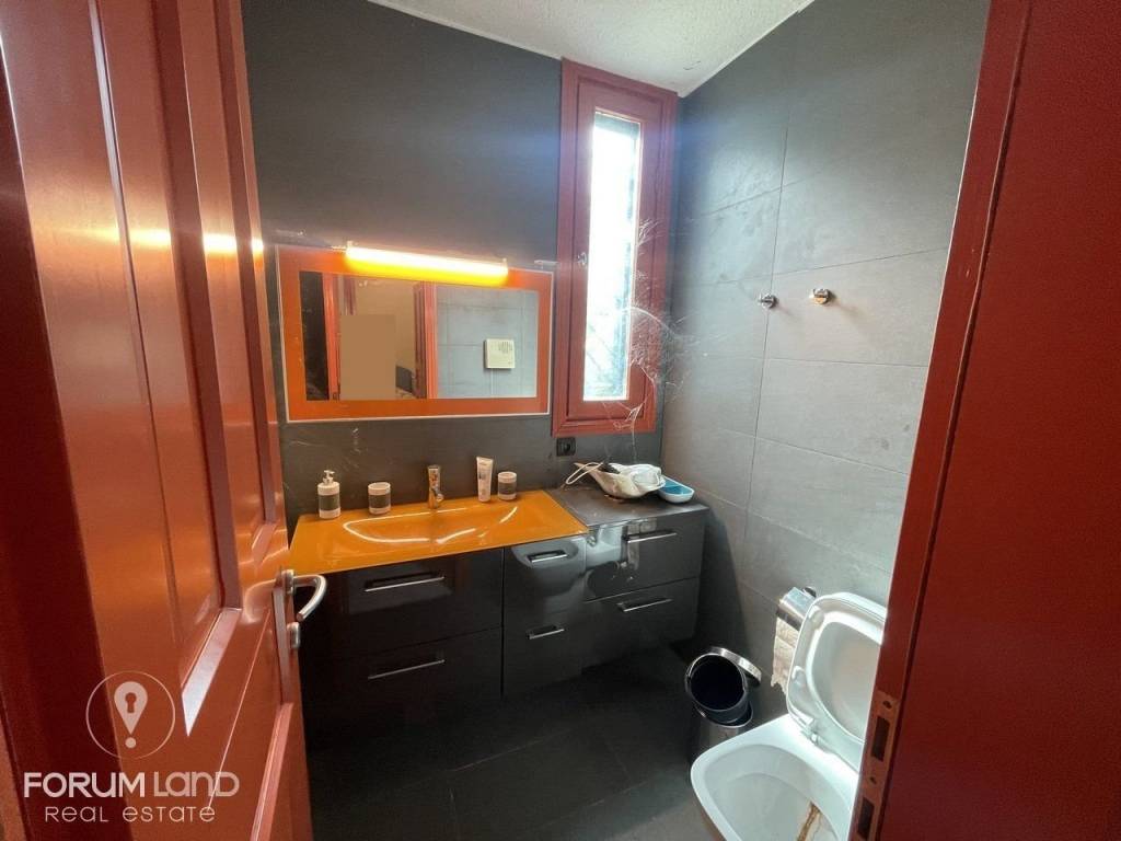 Forumland Real Estate, Μπάνιο