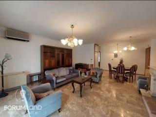 Forumland Real Estate, Σαλόνι με τζάκι