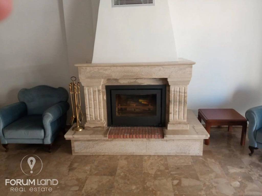 Forumland Real Estate, Σαλόνι με τζάκι