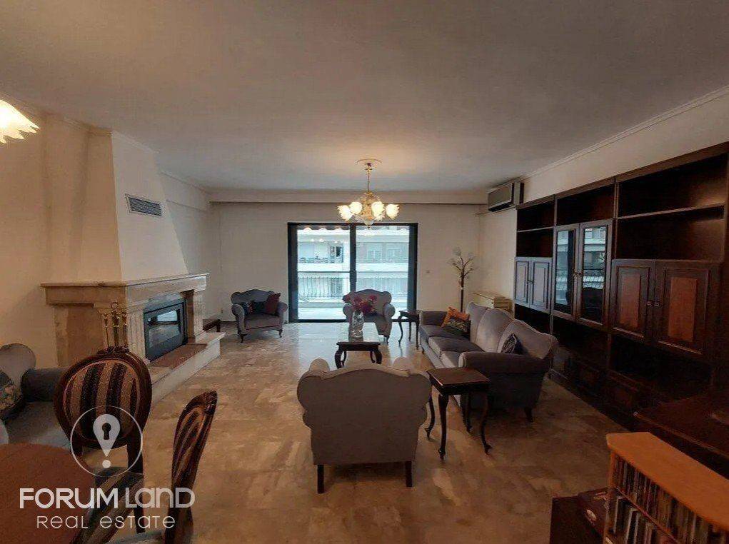 Forumland Real Estate, Σαλόνι με τζάκι