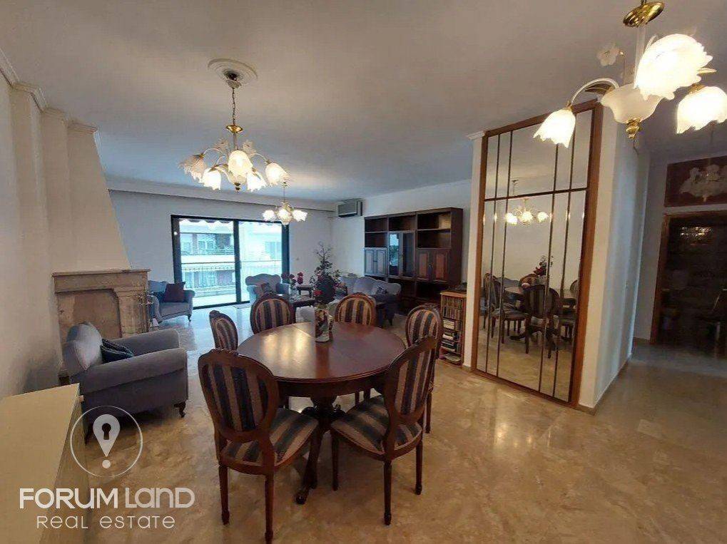 Forumland Real Estate, Σαλόνι με τζάκι