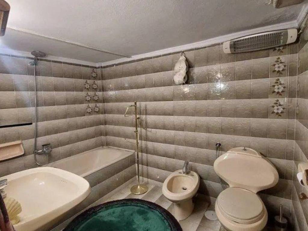 Forumland Real Estate, Μπάνιο