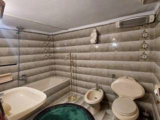 Forumland Real Estate, Μπάνιο