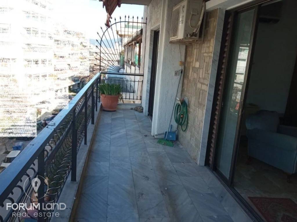 Forumland Real Estate, Βεράντες