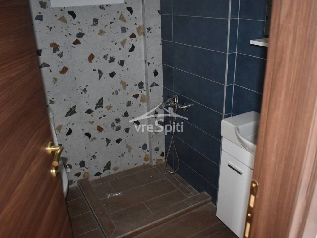 ΛΟΥΤΡΟ ΚΑΤΩ ΕΠΙΠΕΔΟΥ