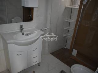 ΛΟΥΤΡΟ ΟΙΚΟΓΕΝΕΙΑΚΟ ΕΠΑΝΩ ΕΠΙΠΕΔΟΥ