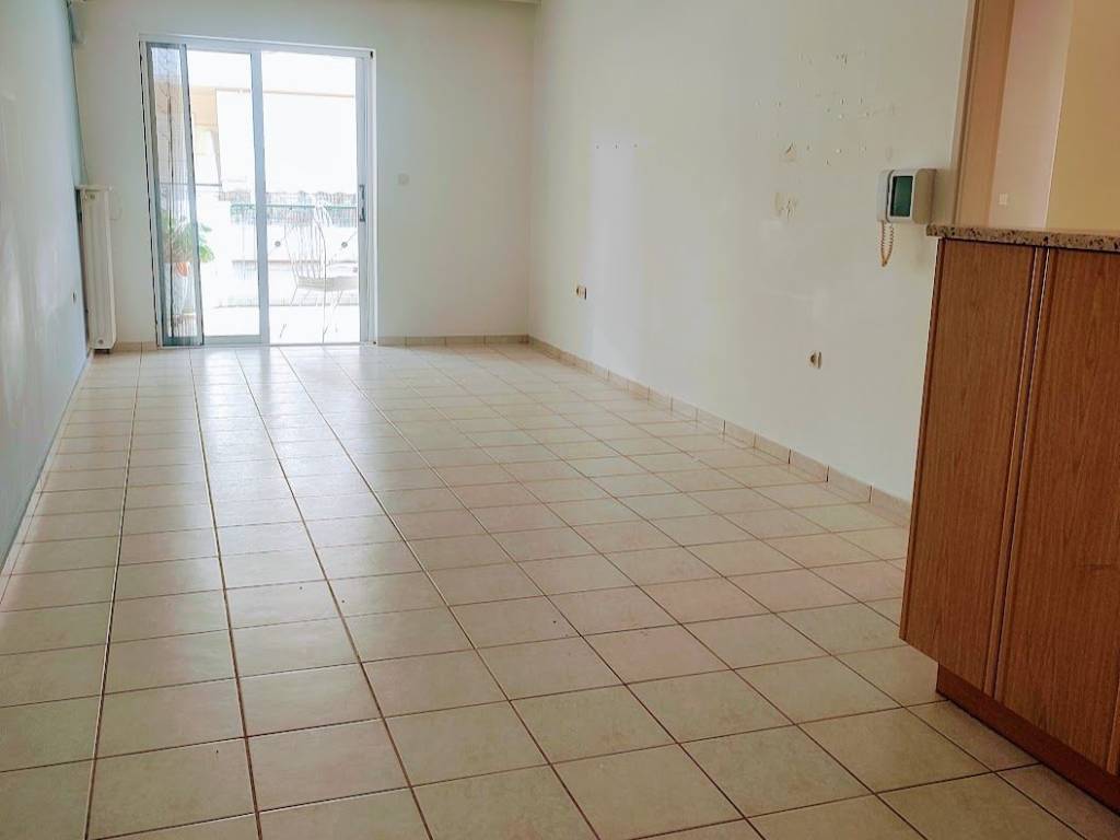 Eniaio saloni – koyzina me A/C kai paso