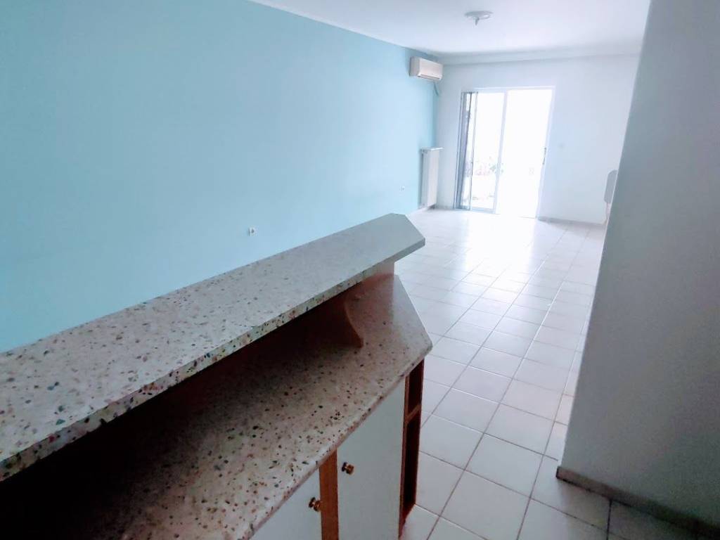 Eniaio saloni – koyzina me A/C kai paso