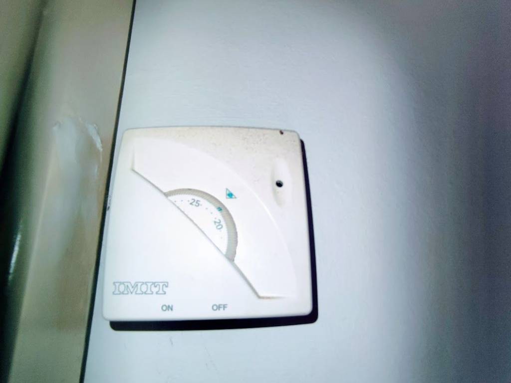 aytonome thermanse me physiko aerio kai zesto nero ap'to aerio