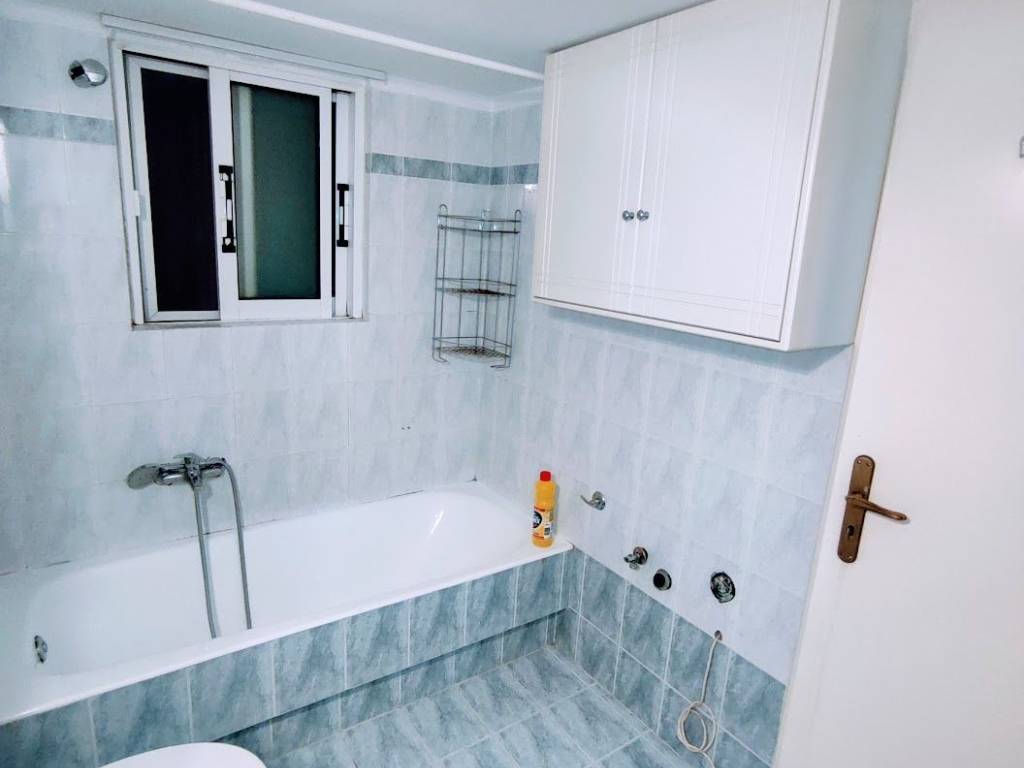 mpanioy me parathyro aloyminioy se photagogo