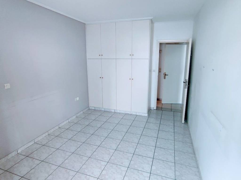 Ypnodomatio me dyo ntoylapes