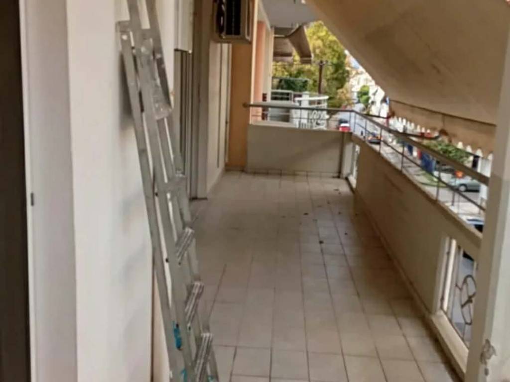 ΜΠΑΛΚΟΝΙ ΜΕ ΤΕΝΤΑ