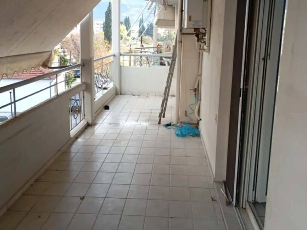 ΜΠΑΛΚΟΝΙ ΜΕ ΤΕΝΤΑ