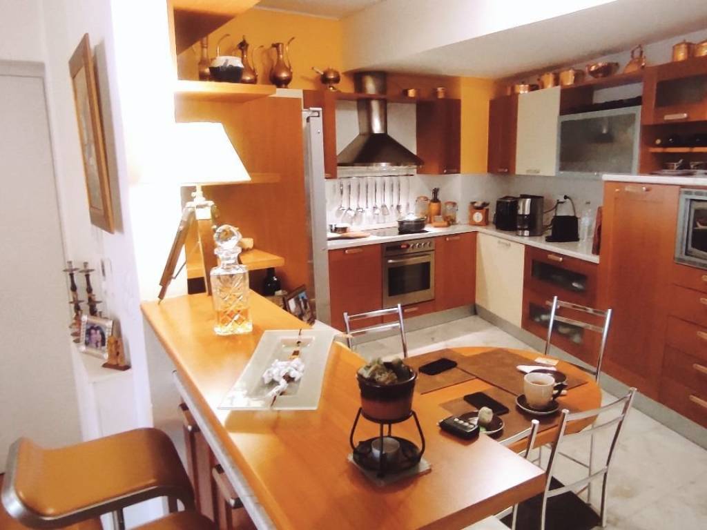 Anelkysteras kai eyrychore koyzina