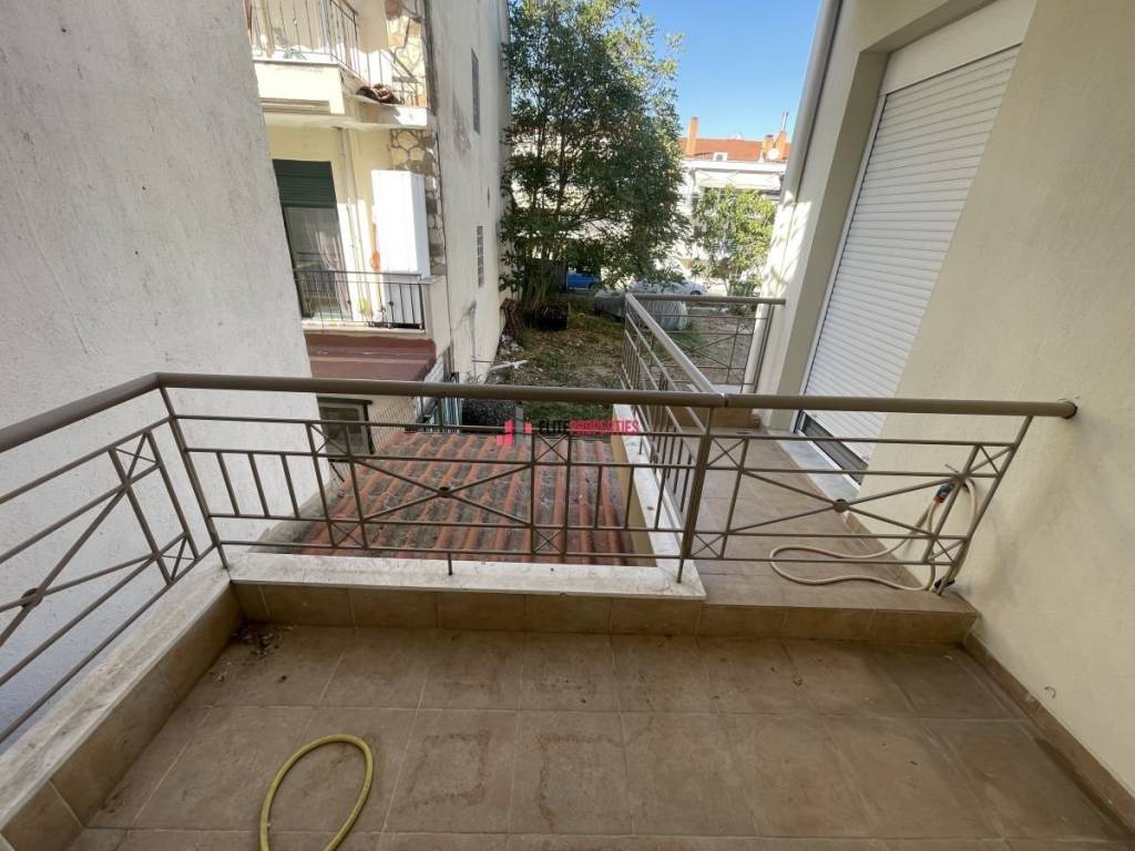 ΜΠΑΛΚΟΝΙ ΚΡΕΒΑΤΙΚΑΜΑΡΑΣ