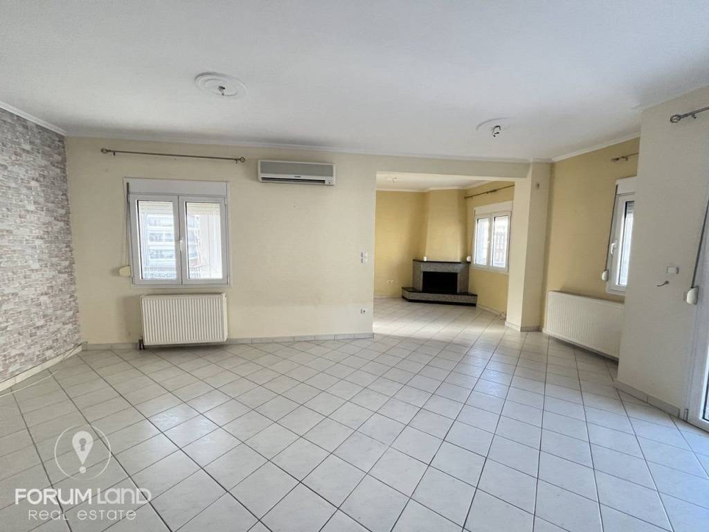 Forumland Real Estate, Σαλόνι με τζάκι