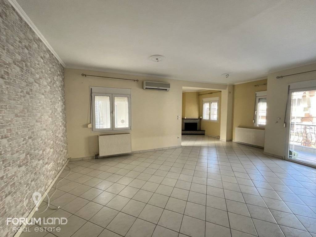 Forumland Real Estate, Σαλόνι με τζάκι