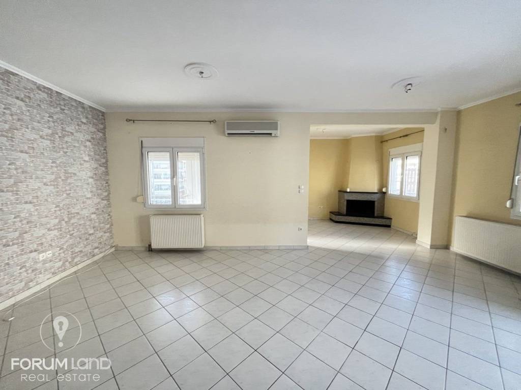 Forumland Real Estate, Σαλόνι με τζάκι