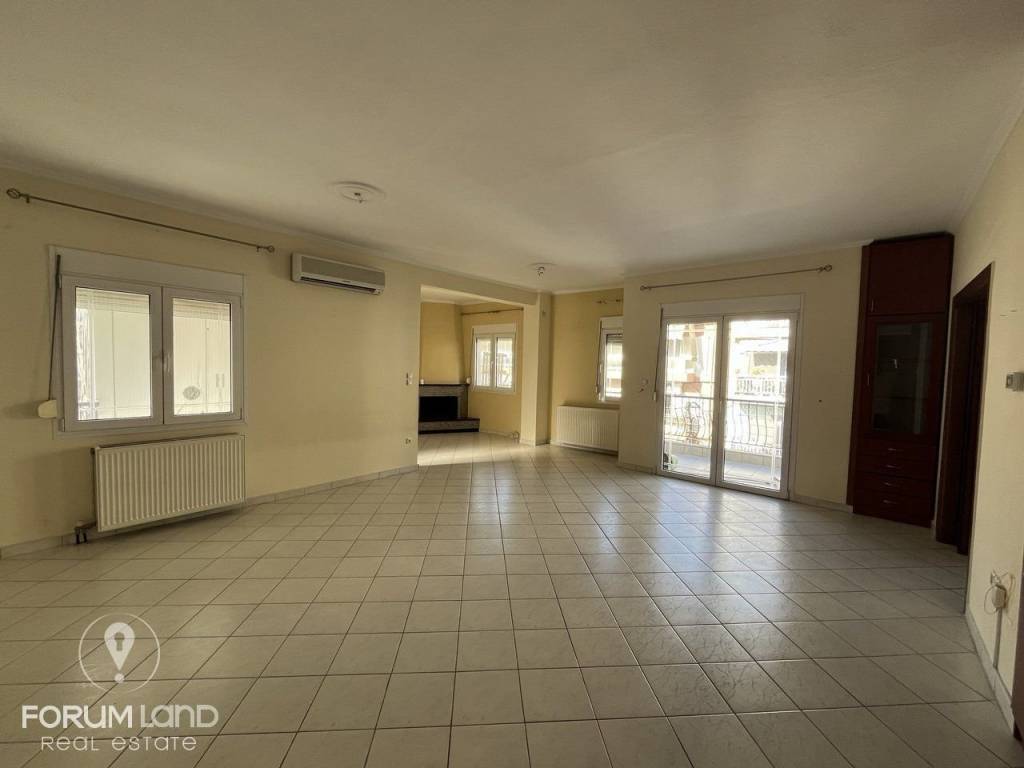 Forumland Real Estate, Σαλόνι με τζάκι