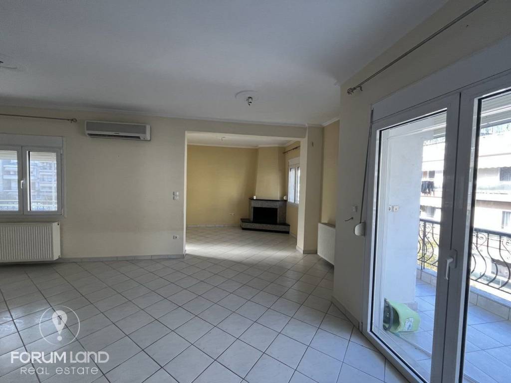 Forumland Real Estate, Σαλόνι με τζάκι