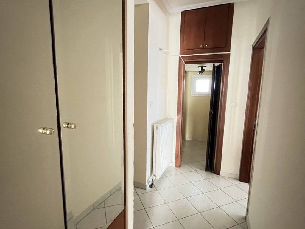 Forumland Real Estate, διάδρομος με ντουλάπα