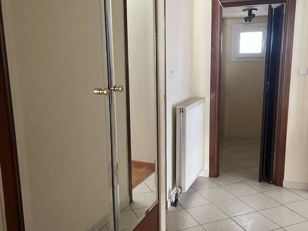 Forumland Real Estate, διάδρομος με ντουλάπα