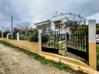 TSIMENTENIA PERIPHRAXE ME KAGKELA