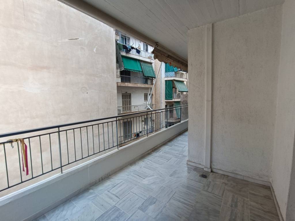 Πίσω Εξώστης