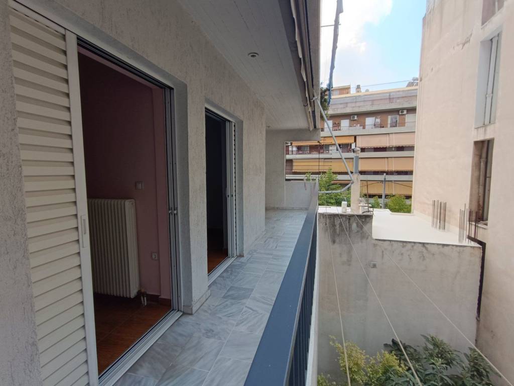 Πίσω Εξώστης