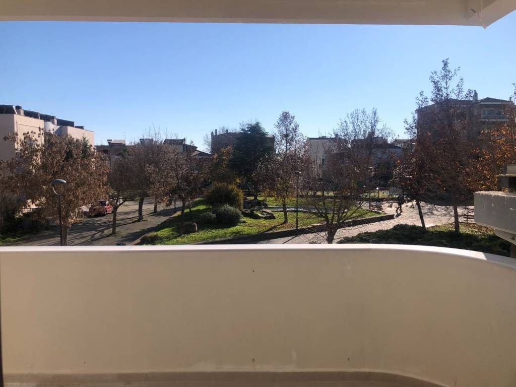 E THEA APO TEN BERANTA