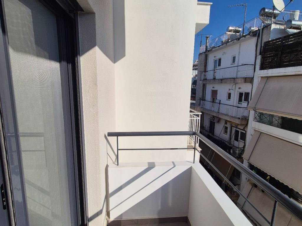 Μπαλκόνι 5ου στην πίσω όψη