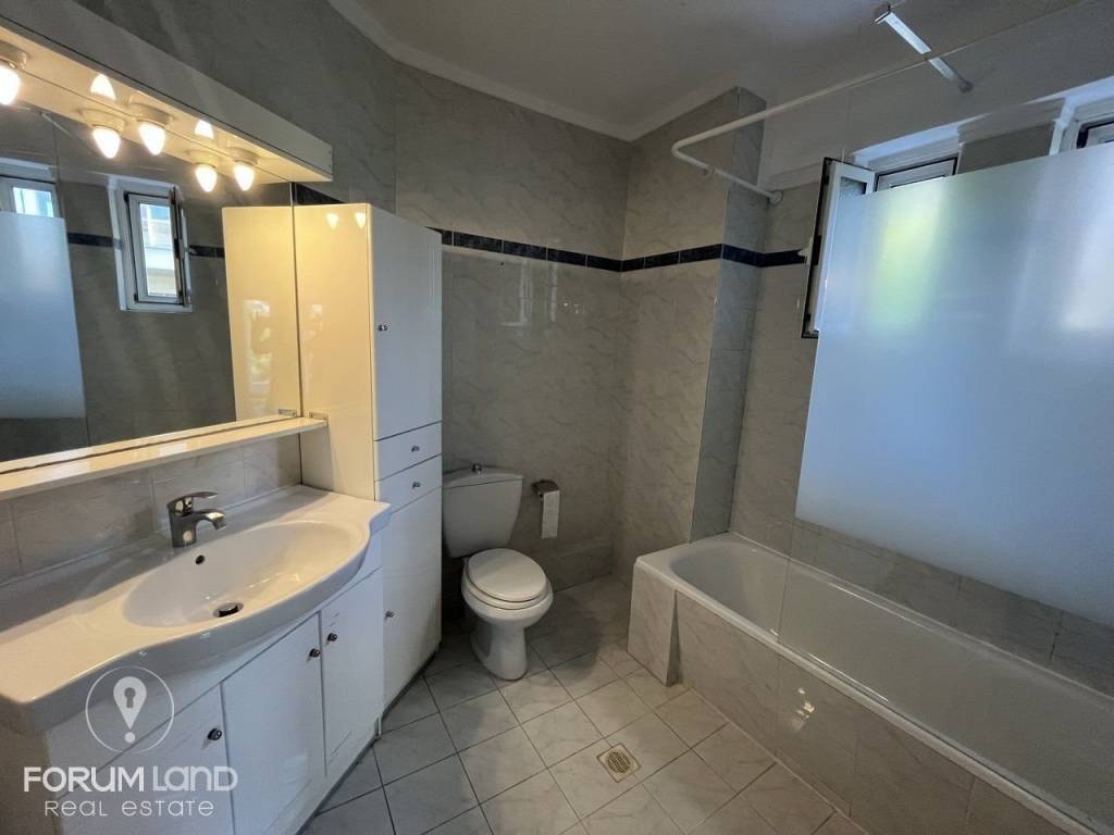 Forumland Real Estate, Μπάνιο με μπανιέρα