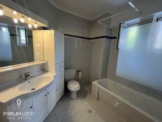 Forumland Real Estate, Μπάνιο με μπανιέρα