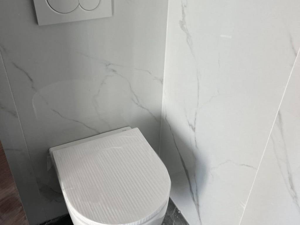 Forumland Real Estate, Μπάνιο