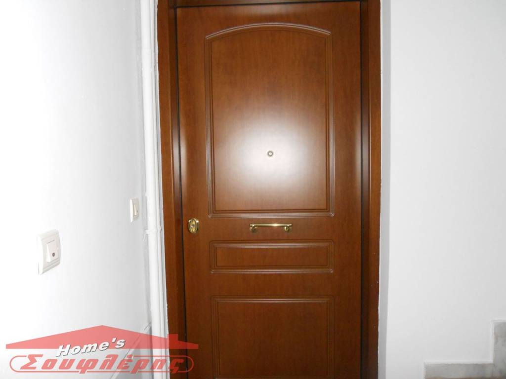 ΘΩΡΑΚΙΣΜΕΝΗ ΠΟΡΤΑ