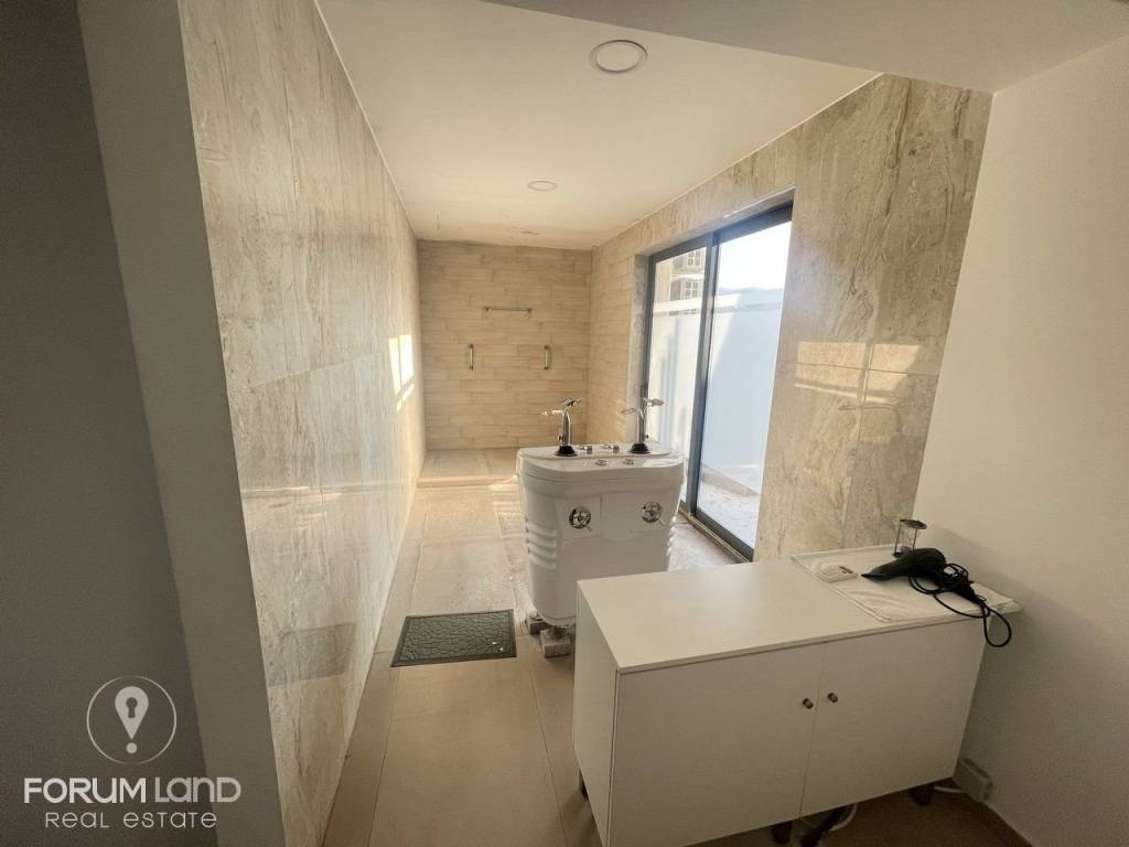 Forumland Real Estate, χώρος