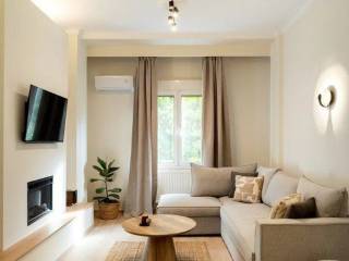 Forumland Real Estate, Σαλόνι