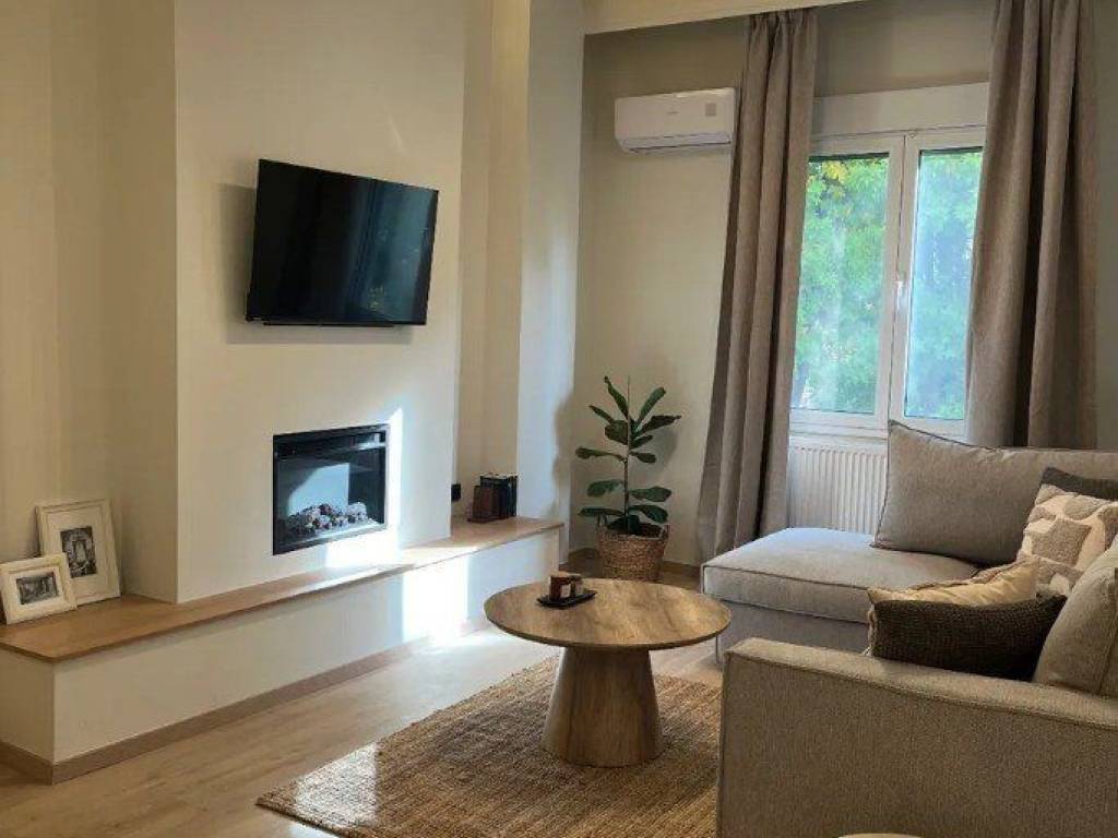 Forumland Real Estate, Σαλόνι