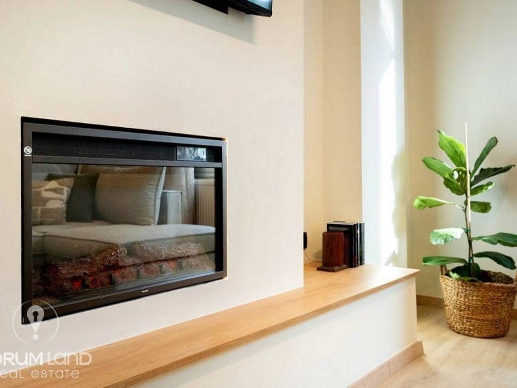 Forumland Real Estate, Σαλόνι