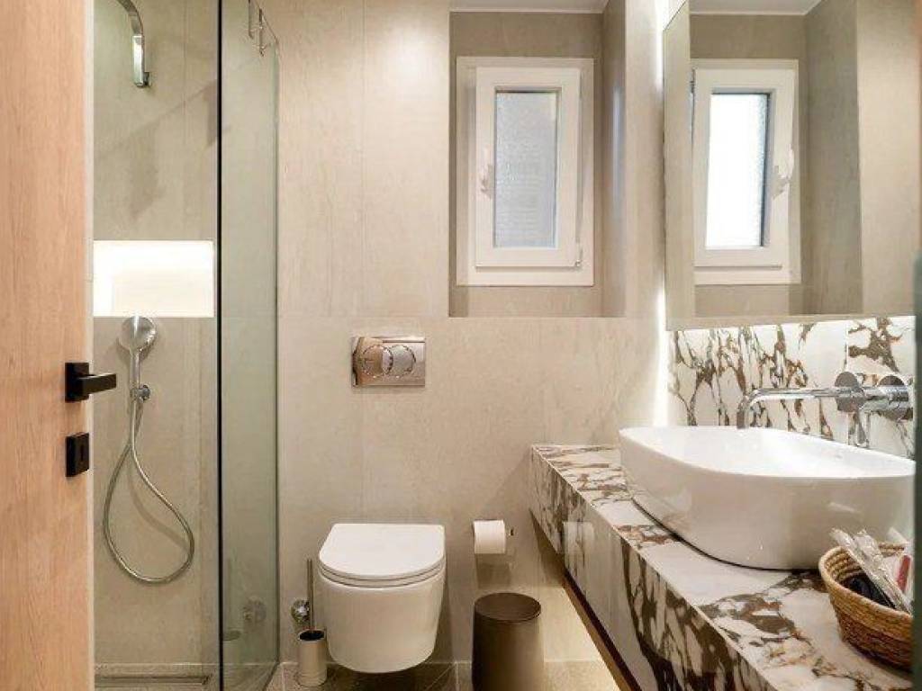 Forumland Real Estate, Μπάνιο