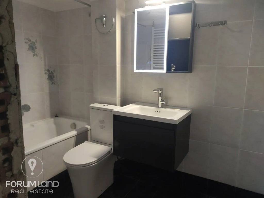 Forumland Real Estate, Μπάνιο